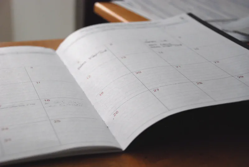 When to send wedding invitations: the timeline that works
