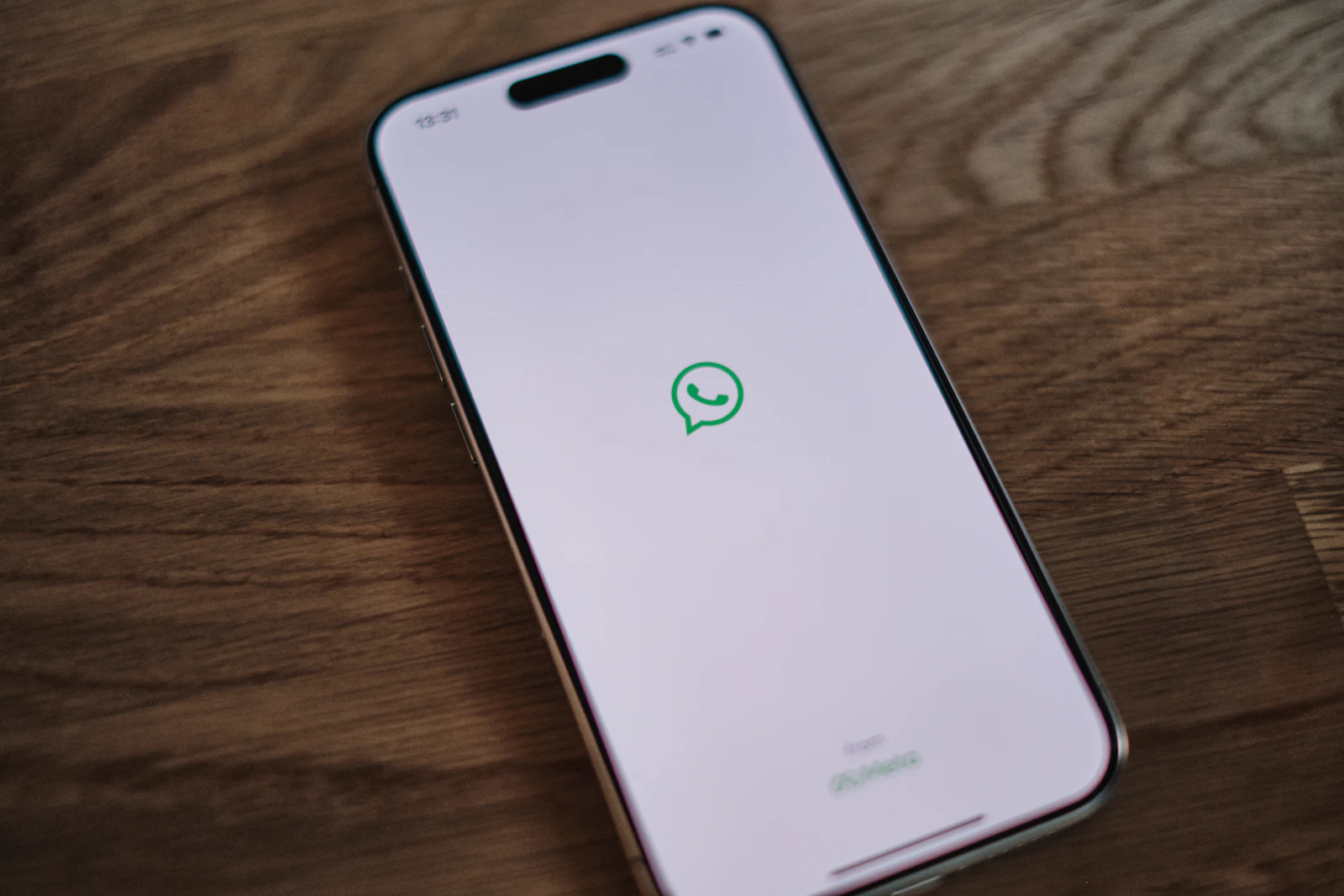Invitaciones de boda por WhatsApp: cómo enviarlas bien (con ejemplos)