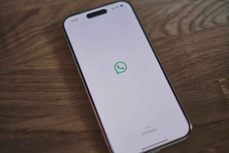 Wedding invitations by WhatsApp: how to send them well (with examples)